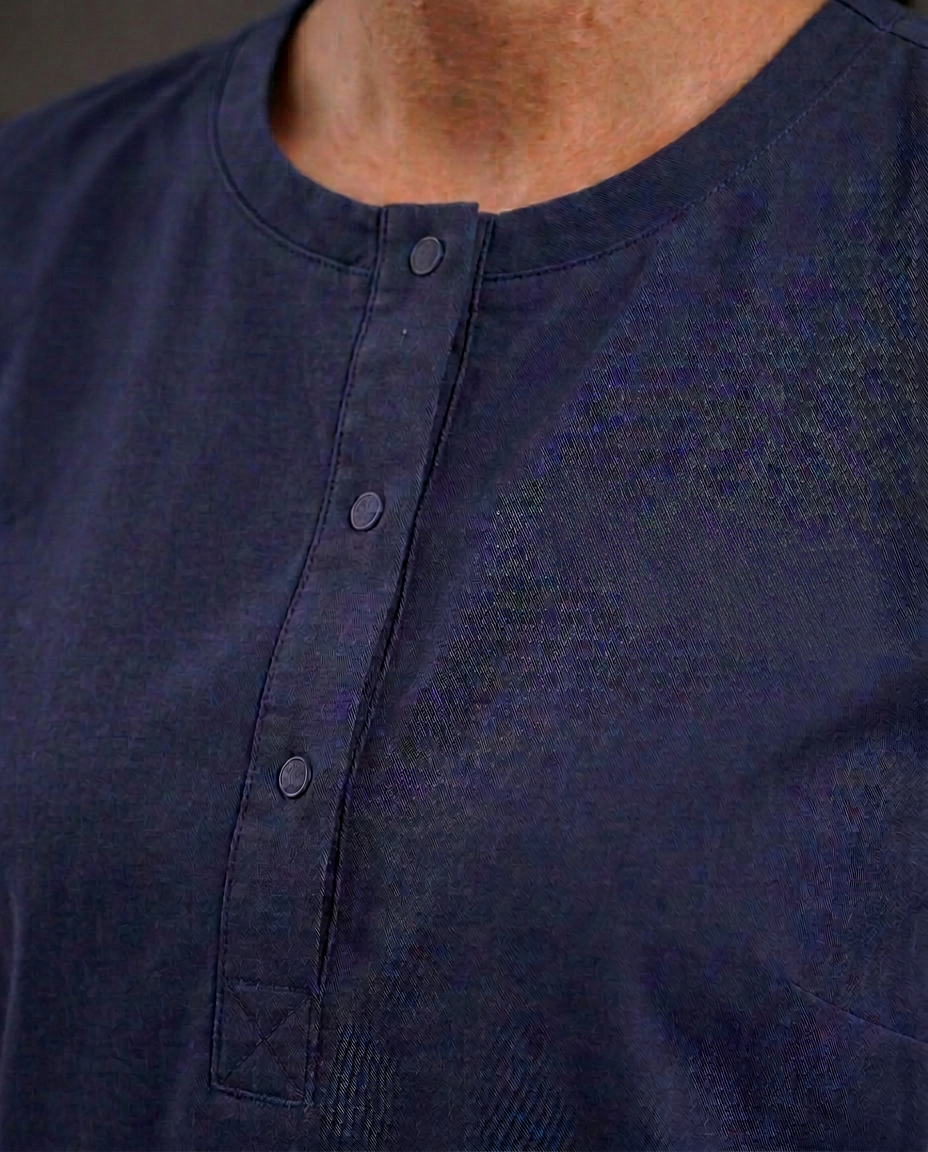 Round neckline & button placket